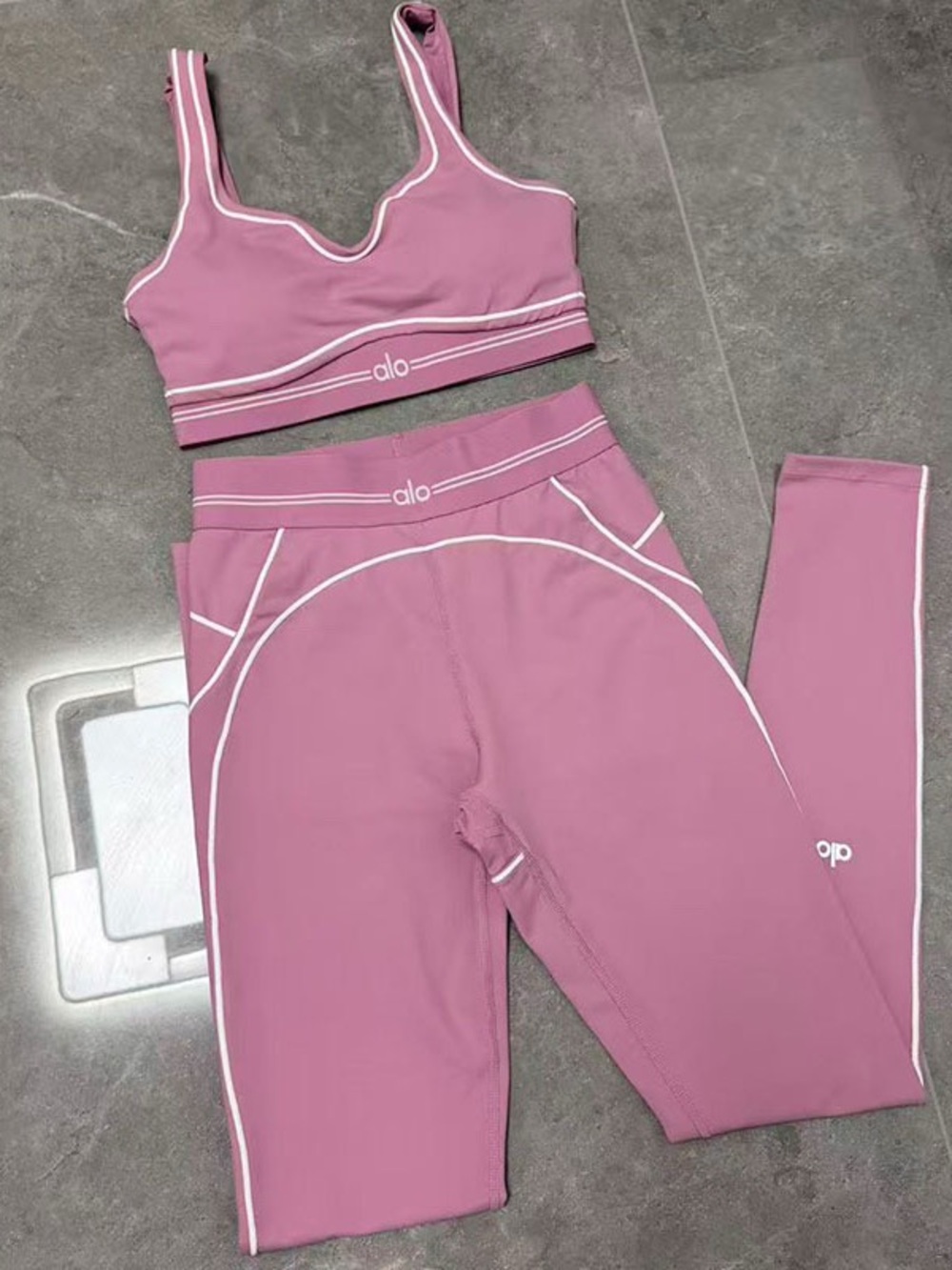 ALO Yoga Pink Two-Piece Sports Bra & Leggings Set - Picture 2 of 3
